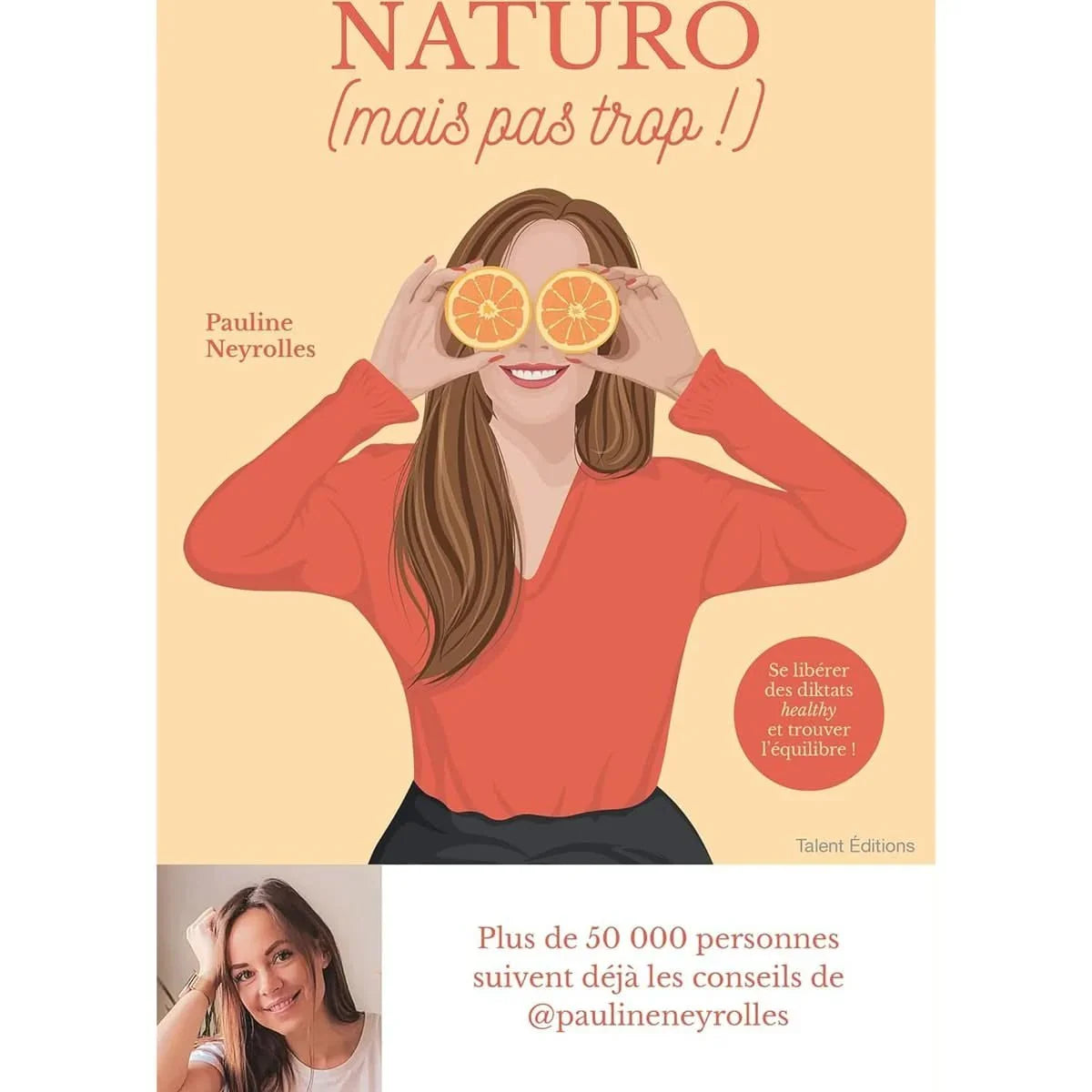 Couverture du livre 'Naturo (mais pas trop !)' de Pauline Neyrolles. Une femme souriante tient des tranches d'orange devant ses yeux, illustrant un mode de vie sain et équilibré.