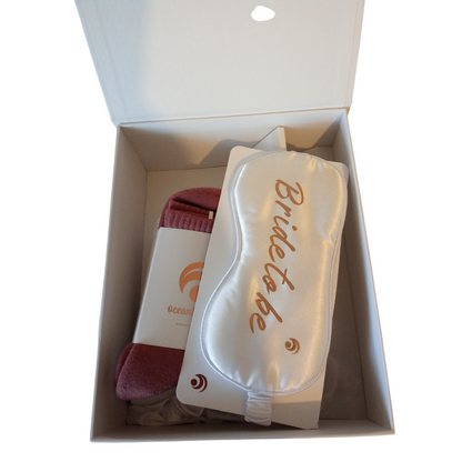Contenu coffret mariage Bride to be - Kit détente future mariée avec masque satiné personnalisé Oceans Apart