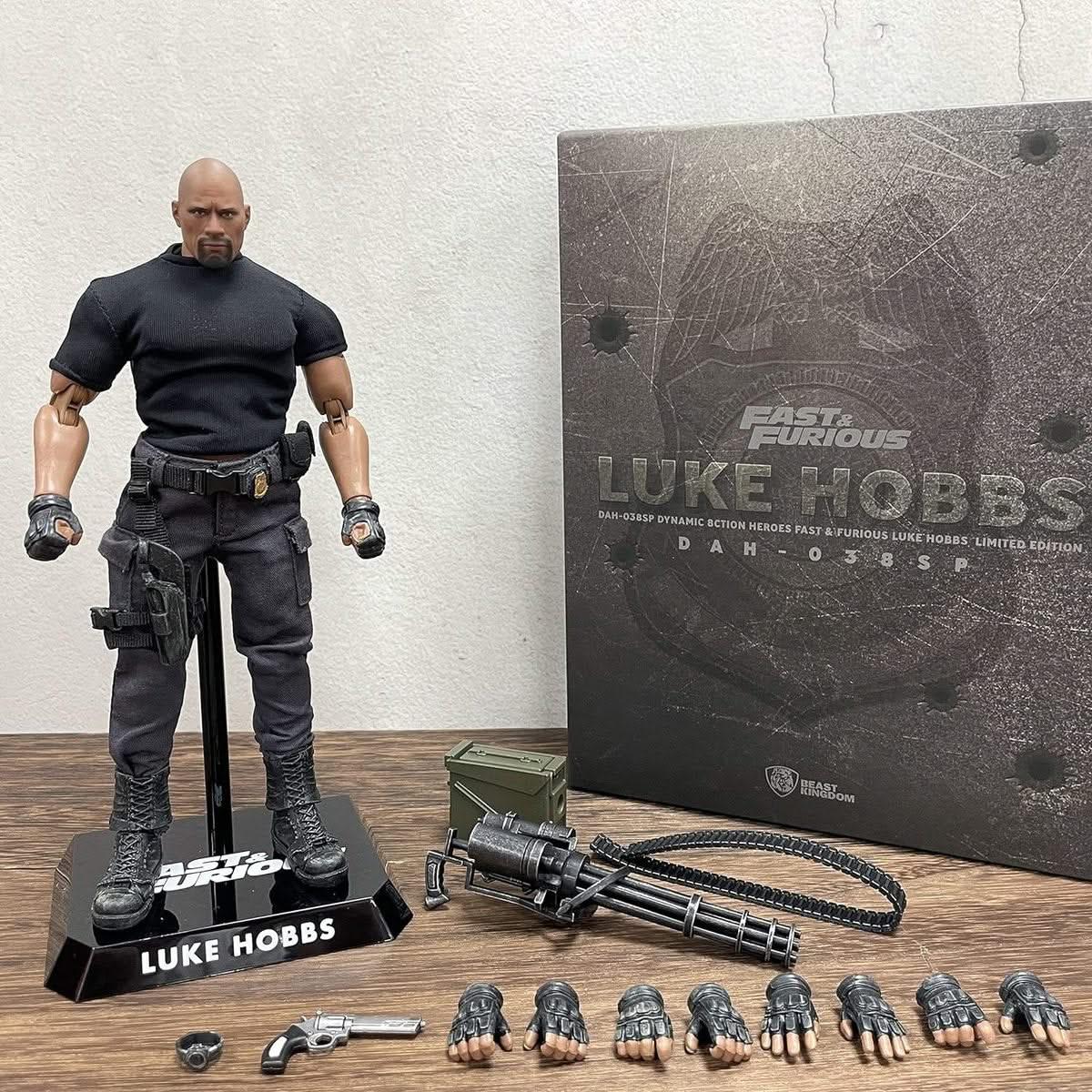 Figurine articulée Beast Kingdom Fast & Furious Luke Hobbs Limited Edition 21 cm avec accessoires interchangeables, socle et boîte collector.