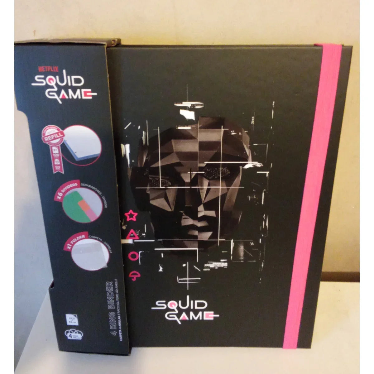 Classeur à Anneaux Squid Game Netflix - Format A4 avec Stickers et Bloc-Notes - Rose et Noir