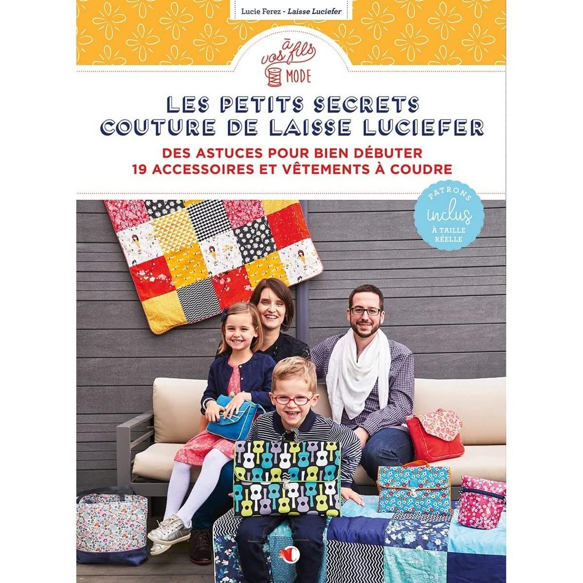 Couverture arrière d'un livre de couture pour enfants, illustrant une famille avec des accessoires faits main et des tissus colorés.