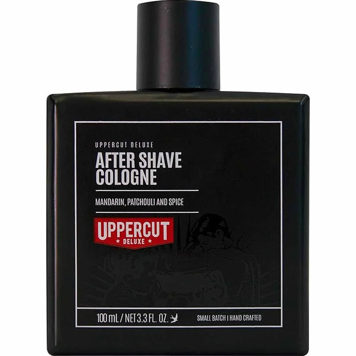 Flacon d'après-rasage cologne Uppercut Deluxe, noir avec étiquette noire, blanc et rouge, vue de face.