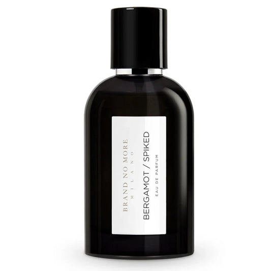 Flacon de parfum Brand No More Milano BERGAMOT SPIKED - Eau de Parfum 100ml en verre noir laqué avec étiquette blanche minimaliste