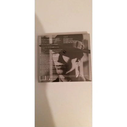 Dos coffret CD Lazarus David Bowie — Tracklist CD1 19 titres distribution New York et CD2 4 titres versions originales David Bowie — Dont inédits No Plan Killing A Little Time When I Met You