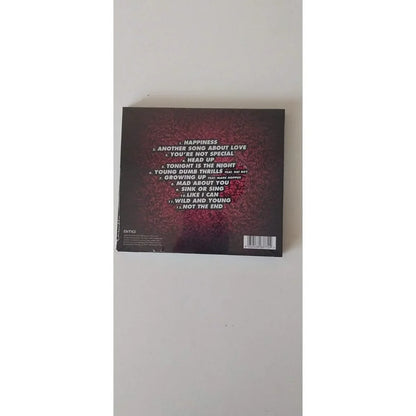 Dos CD McFly Young Dumb Thrills — Tracklist 12 titres dont Growing Up feat Mark Hoppus et Young Dumb Thrills feat RAT BOY — BMG 2020