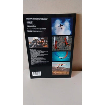 Dos du livre Technique du Vol Acrobatique Jean-Pierre Otelli avec photos de voltige et patrouilles aériennes